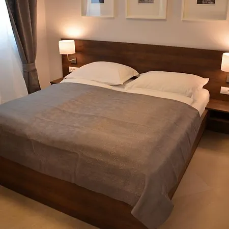 Mango Apartman *
